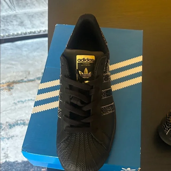 Adidas superstar W adidas size 7. Black and gold. Worn once. - Picture 6 of 9